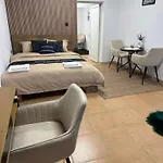 River Garden House Apartmán