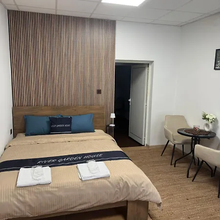 Apartman River Garden House
